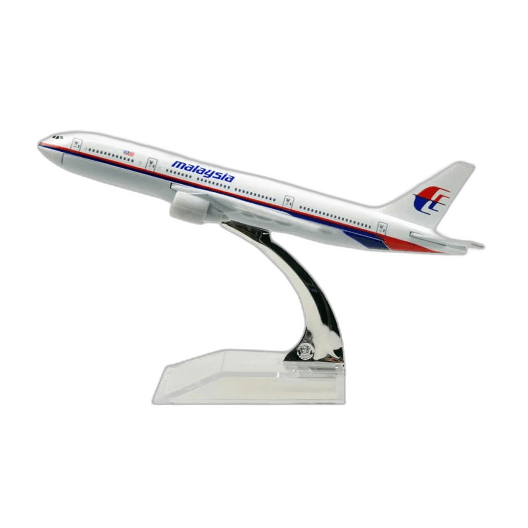 Boeing 777 Malaysia Airlines — photo 3
